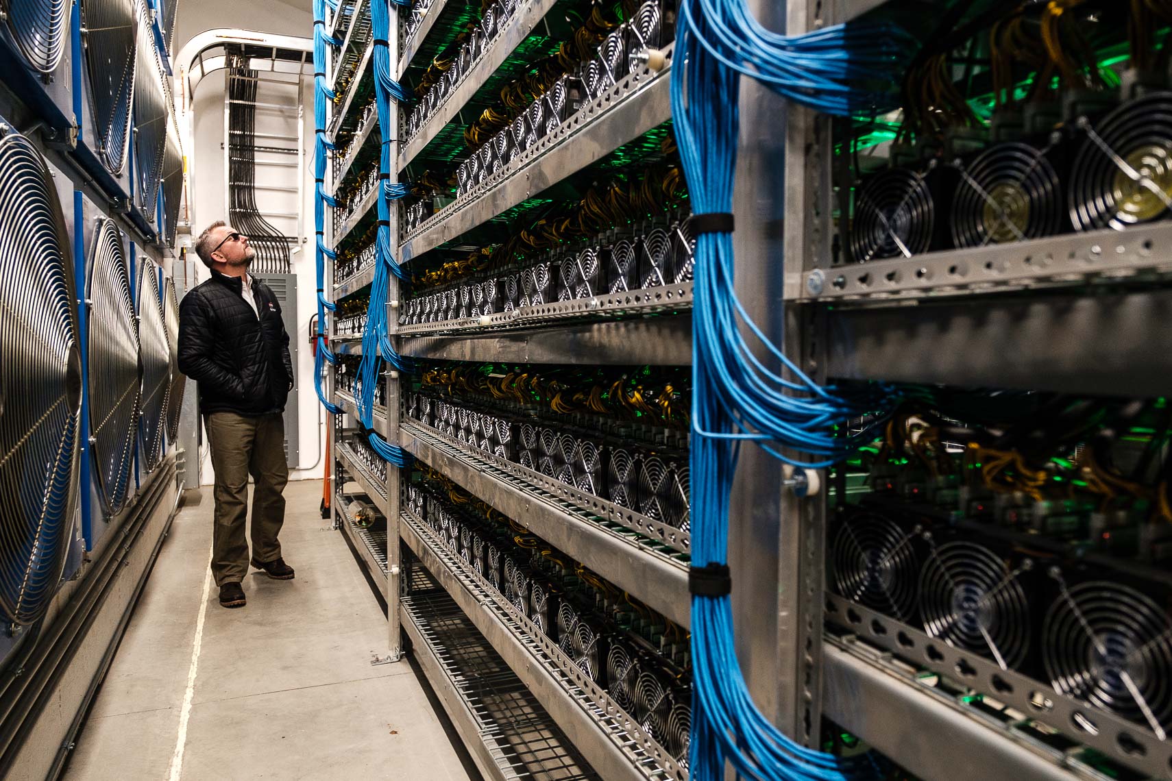 giga watt dave carlson inside his gigapod bitcoin mine